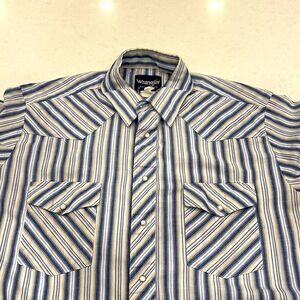 Wrangler men’s vintage short sleeve shirt pit to pit 23 inches.